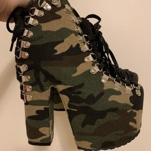 NIB Privileged Camo Platform Booties